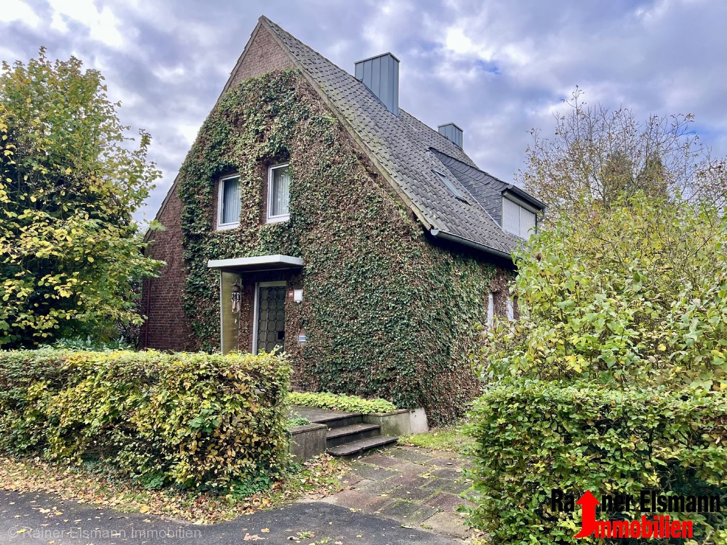 Emmerich am Rhein: Emmerich-Hüthum – Platz für Ideen: Großes Grundstück mit Haus zum Sanieren und möglichem Bauplatz Emmerich am Rhein: Emmerich-Hüthum – Platz für Ideen: Großes Grundstück mit Haus zum Sanieren und möglichem Bauplatz