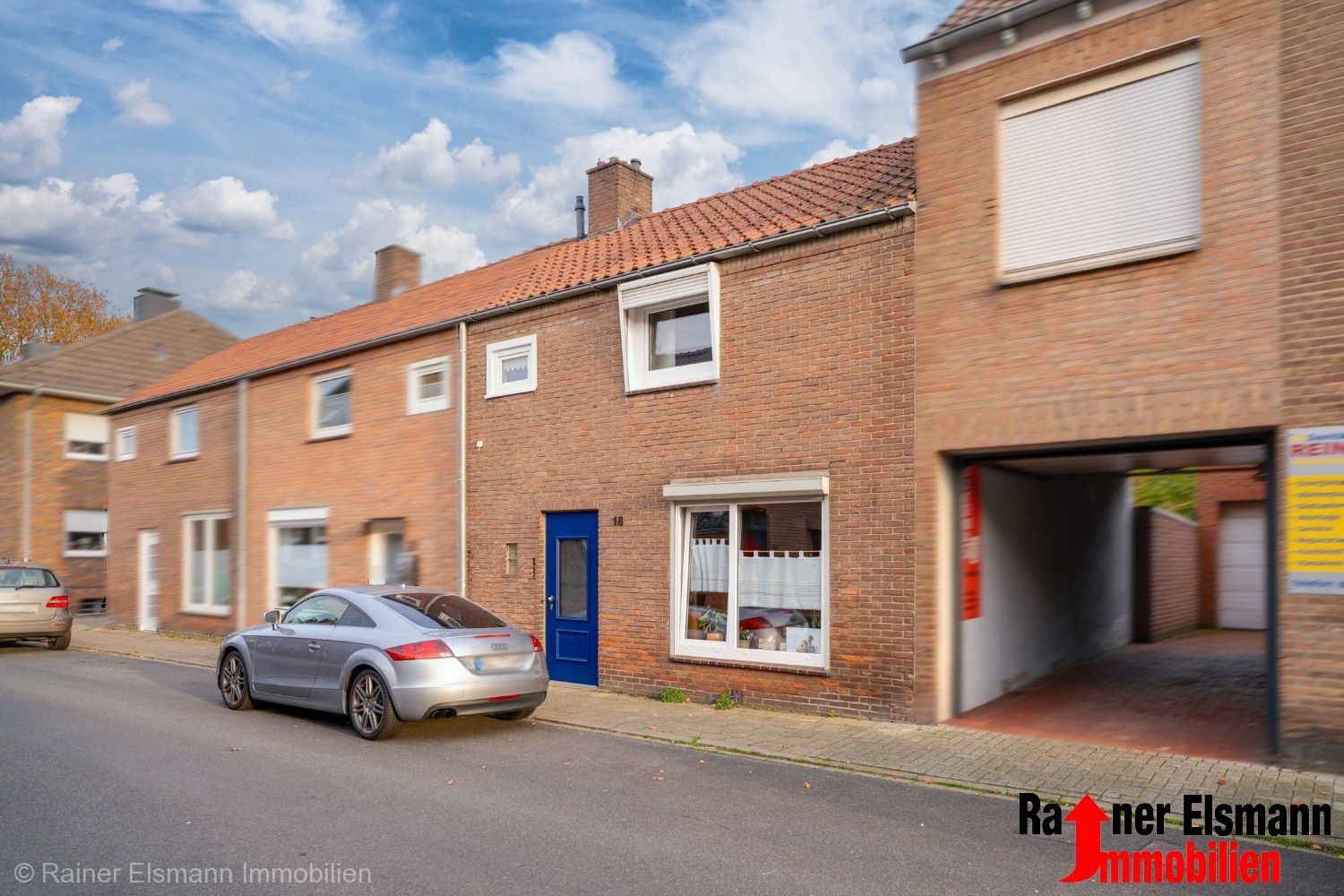 Emmerich am Rhein: Elten: Reihenmittelhaus zum Auffrischen als Start ins erste Eigenheim 