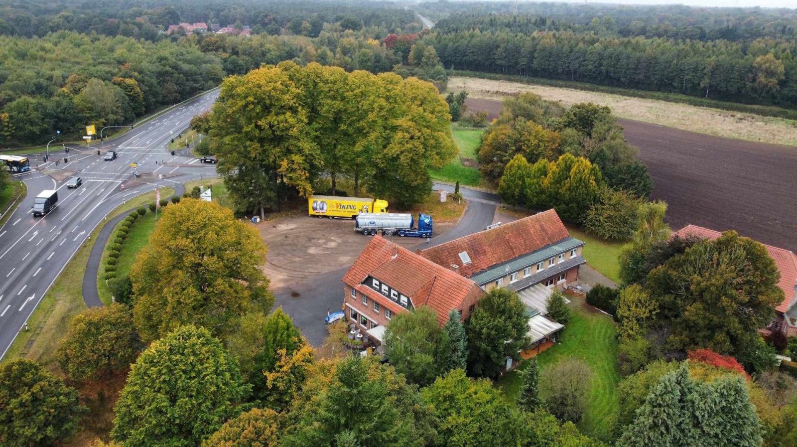 Meppen: Hotel-Restaurant-Truckstop aan drukke weg 