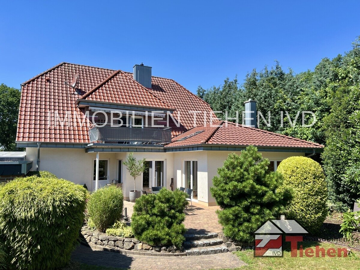 Klein Berßen: PLATZ FÜR 2 FAMILIEN!  Voll renoviert mit Doppelgarage und Doppelcarport - PROVISIONSFREI! 