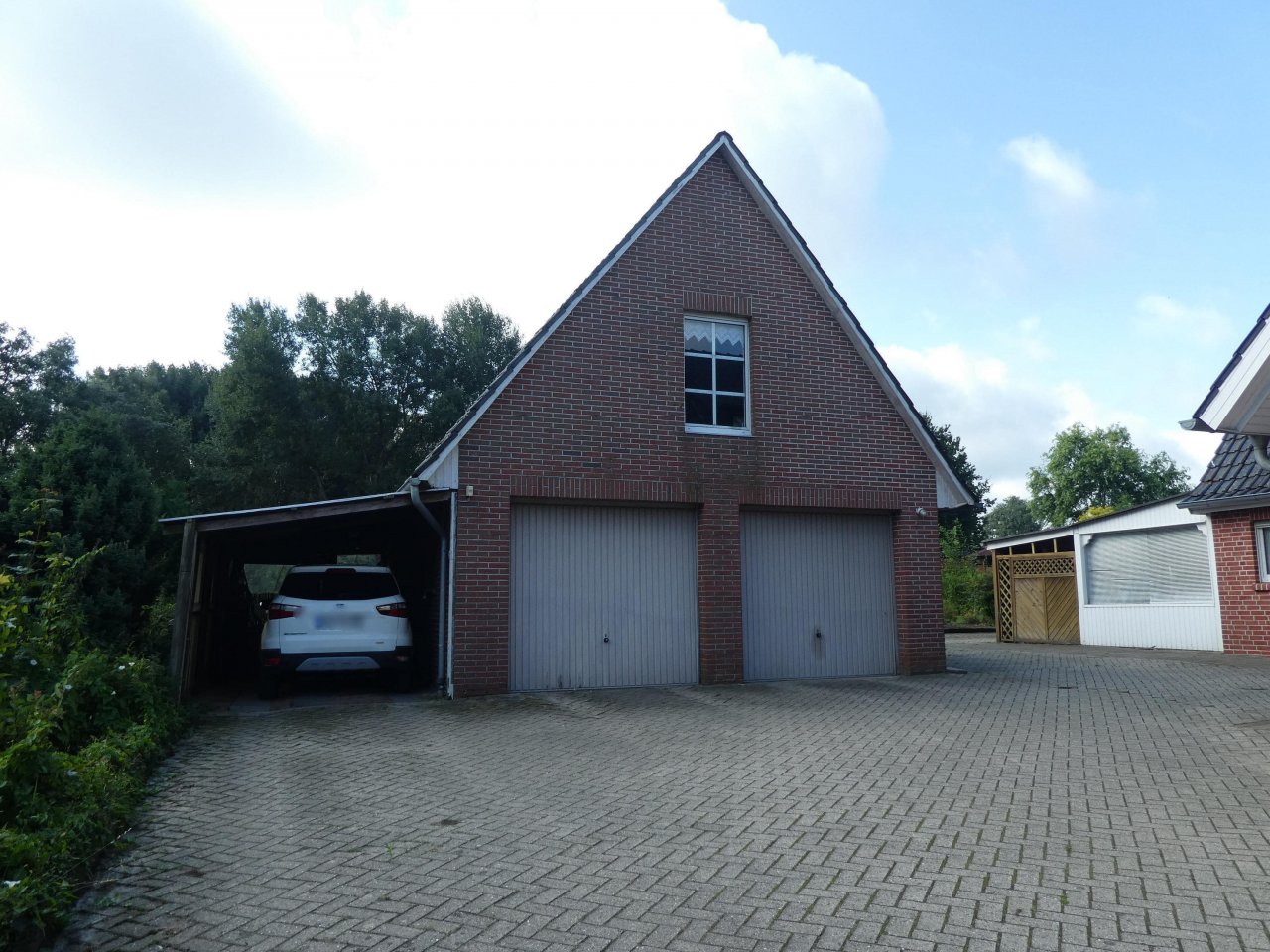 Garage mit Carport