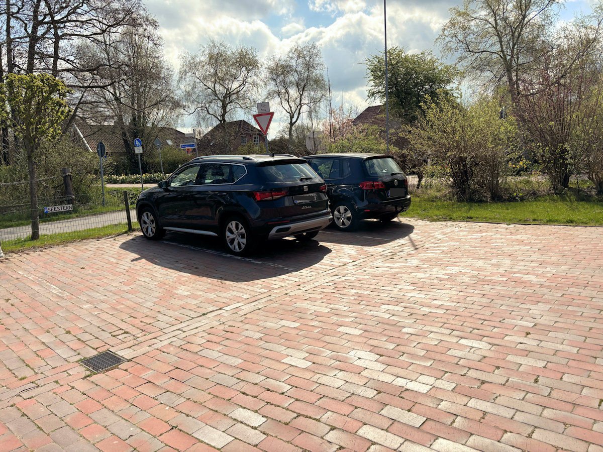 eigener PKW-Stellplatz direkt am Haus