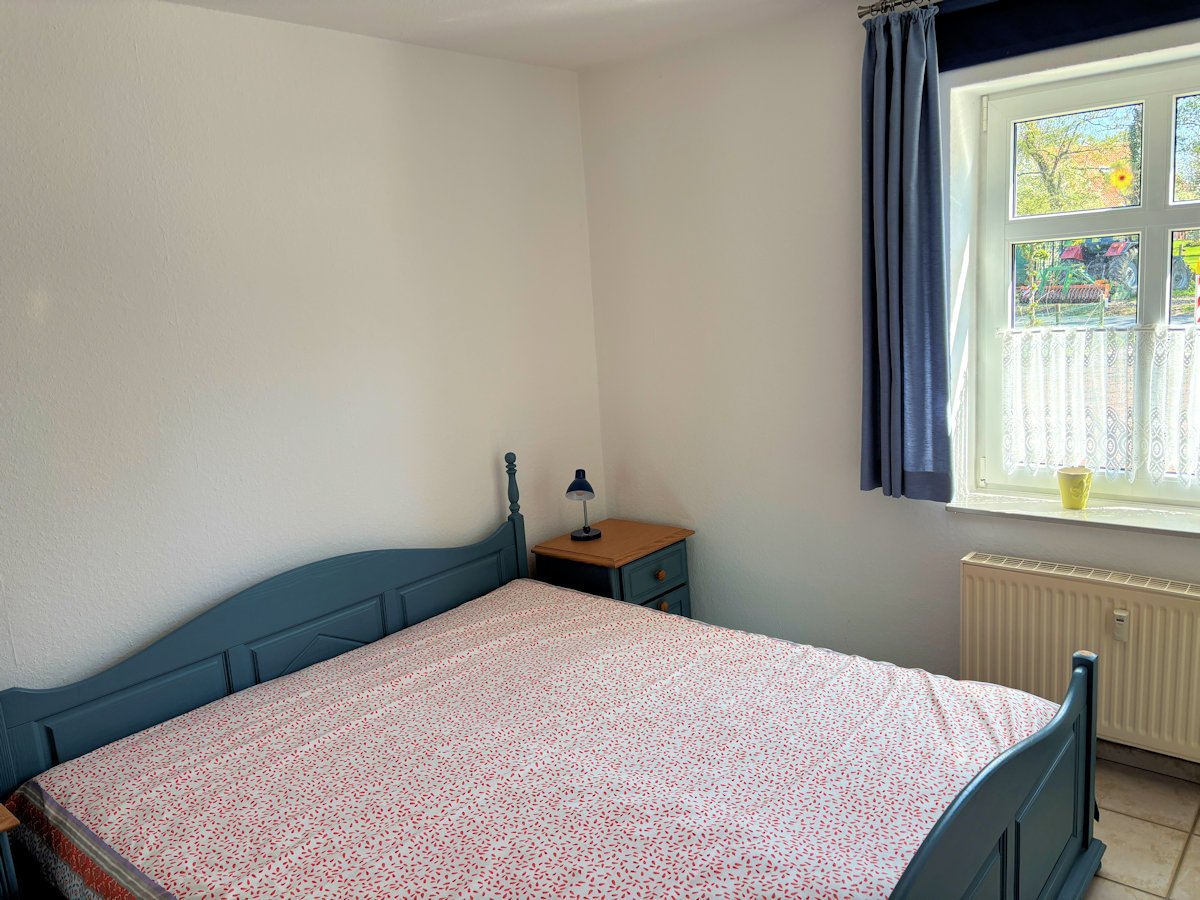 Schlafzimmer 1