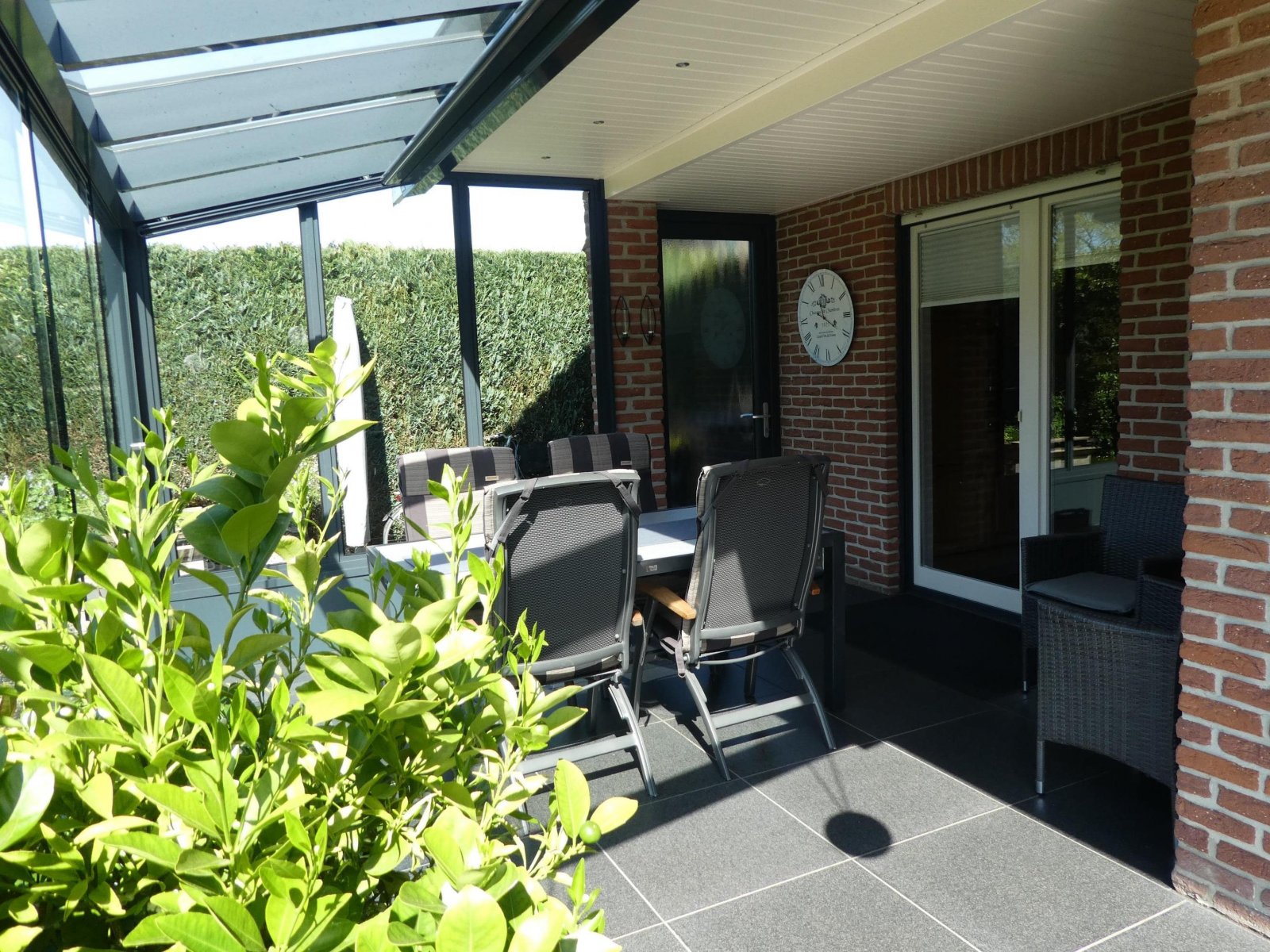 überdachte Terrasse