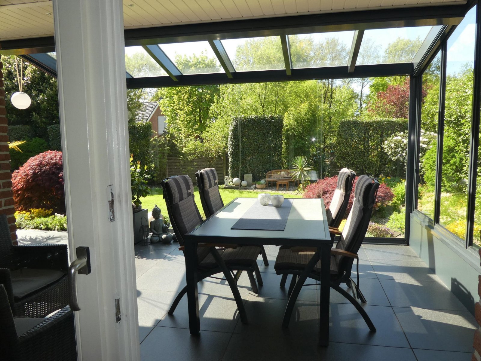 überdachte Terrasse