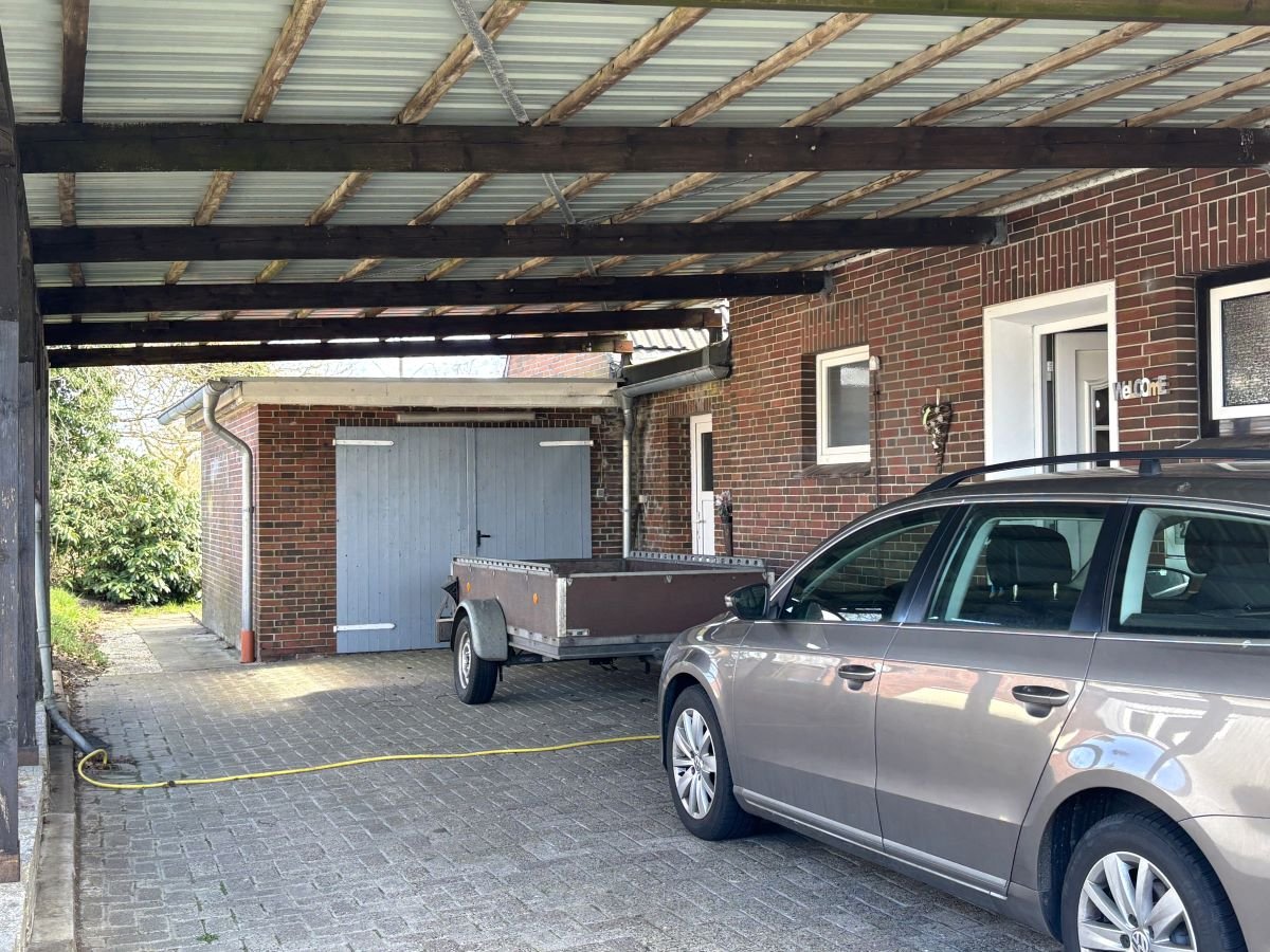 Carport und Garage