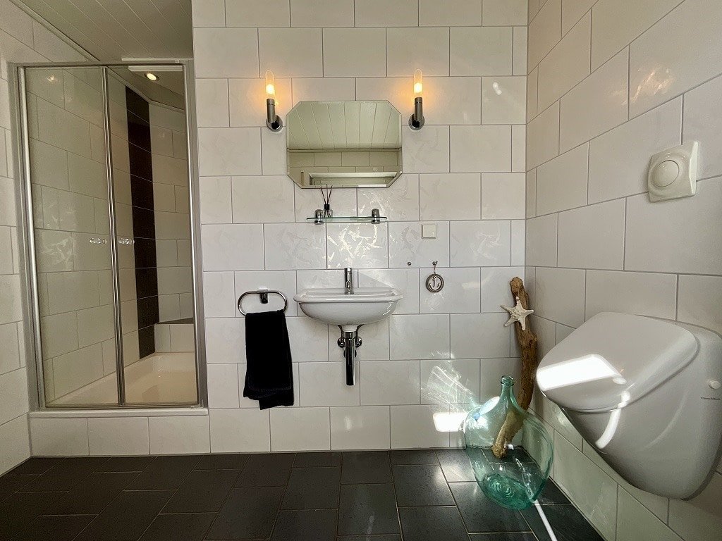 Gäste-WC mit Dusche