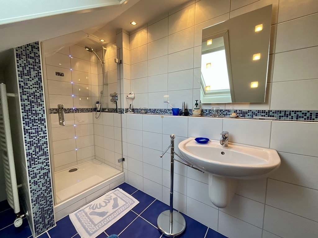 Badezimmer im DG