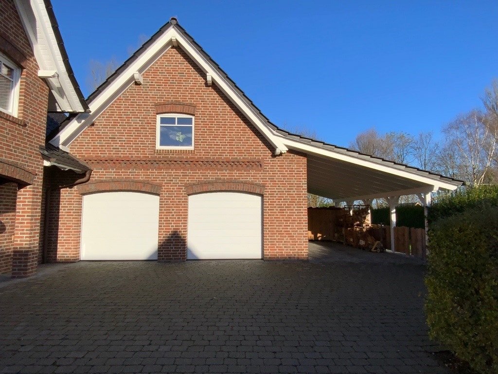 Doppelgarage und Carport