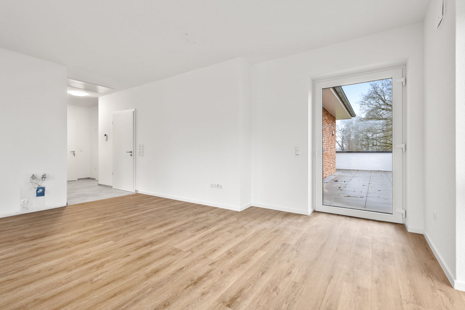 Wohn-/Esszimmer Küche 