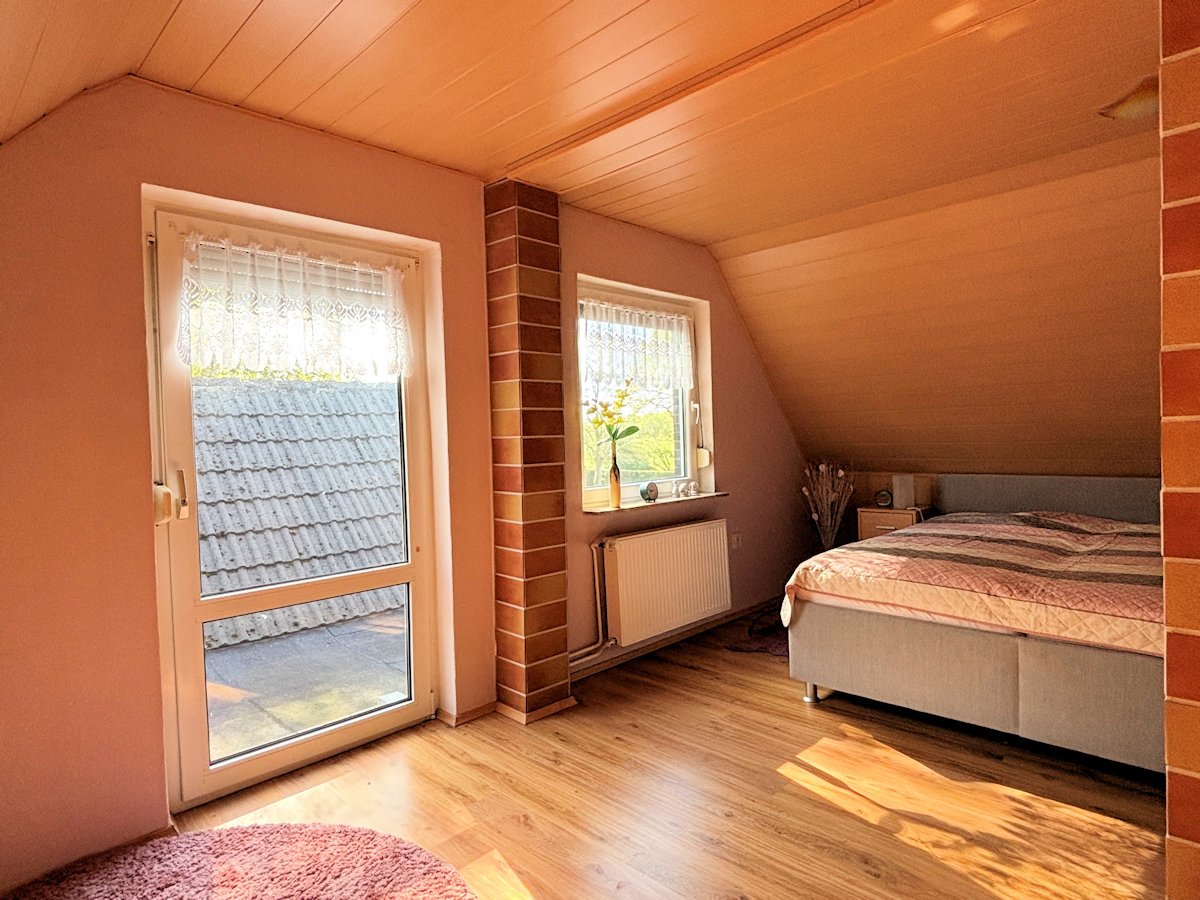 großes Elternschlafzimmer im DG
