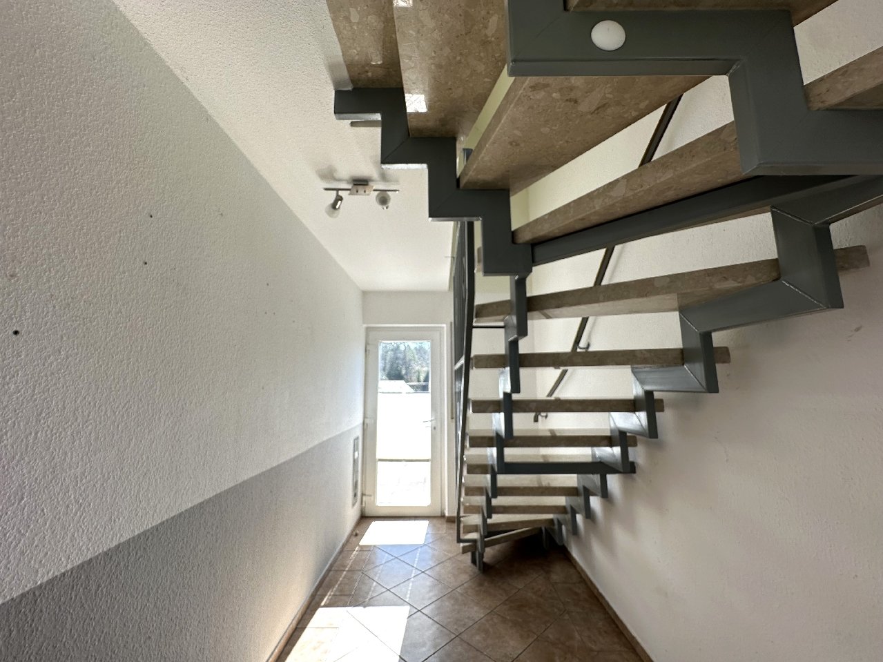 Treppenhaus zum Dachgeschoss