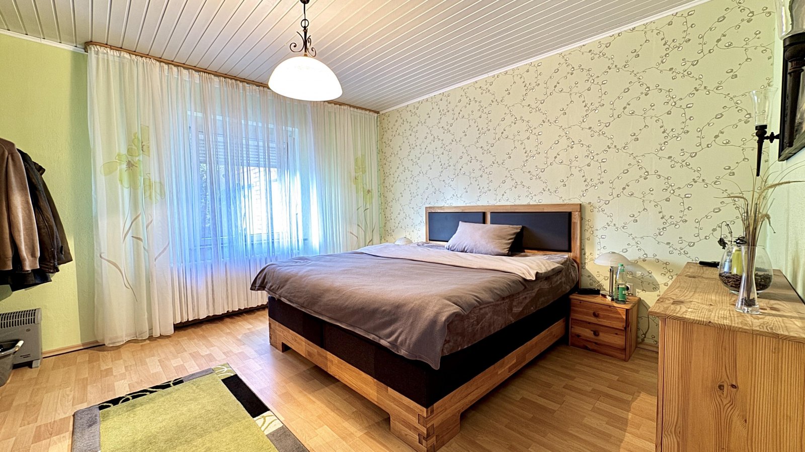 Elternschlafzimmer (EG)