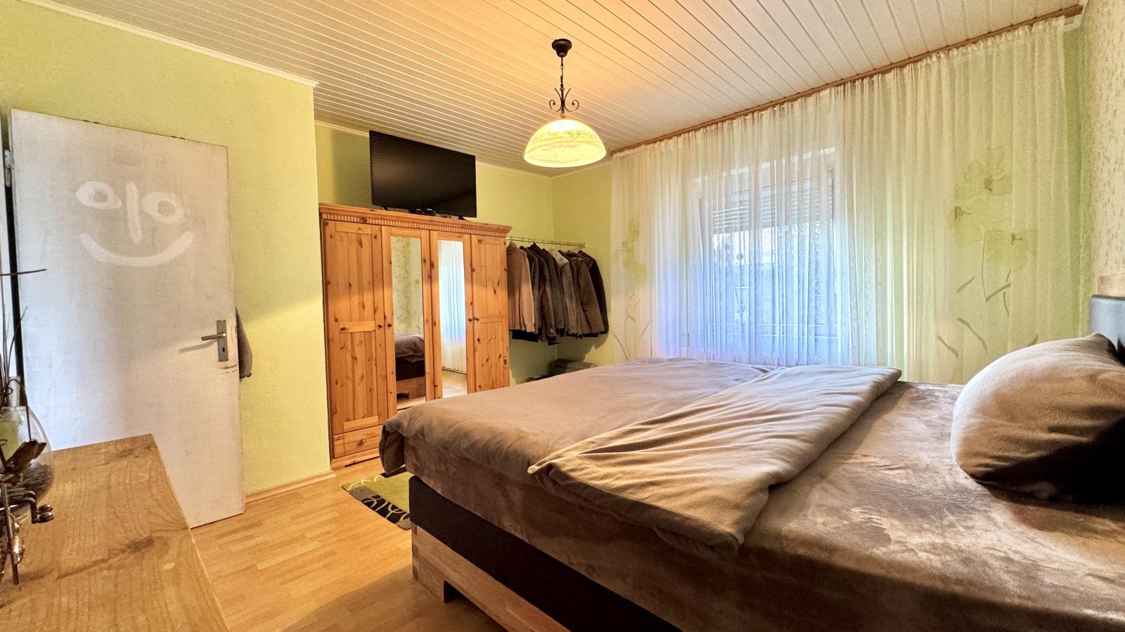 Elternschlafzimmer (EG)