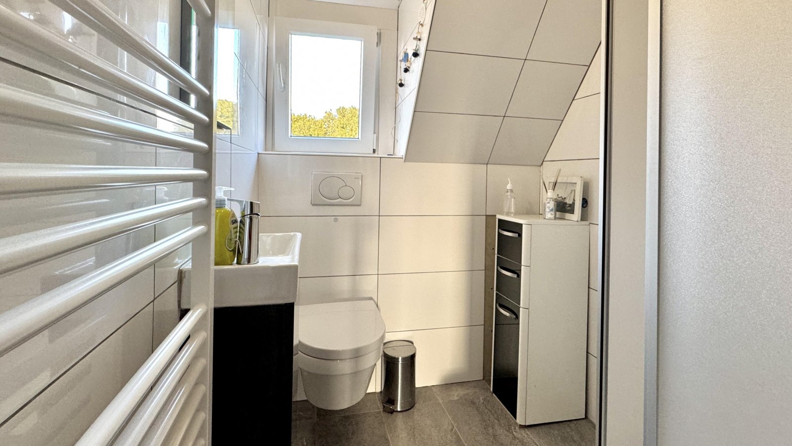 Bad mit Dusche (OG)