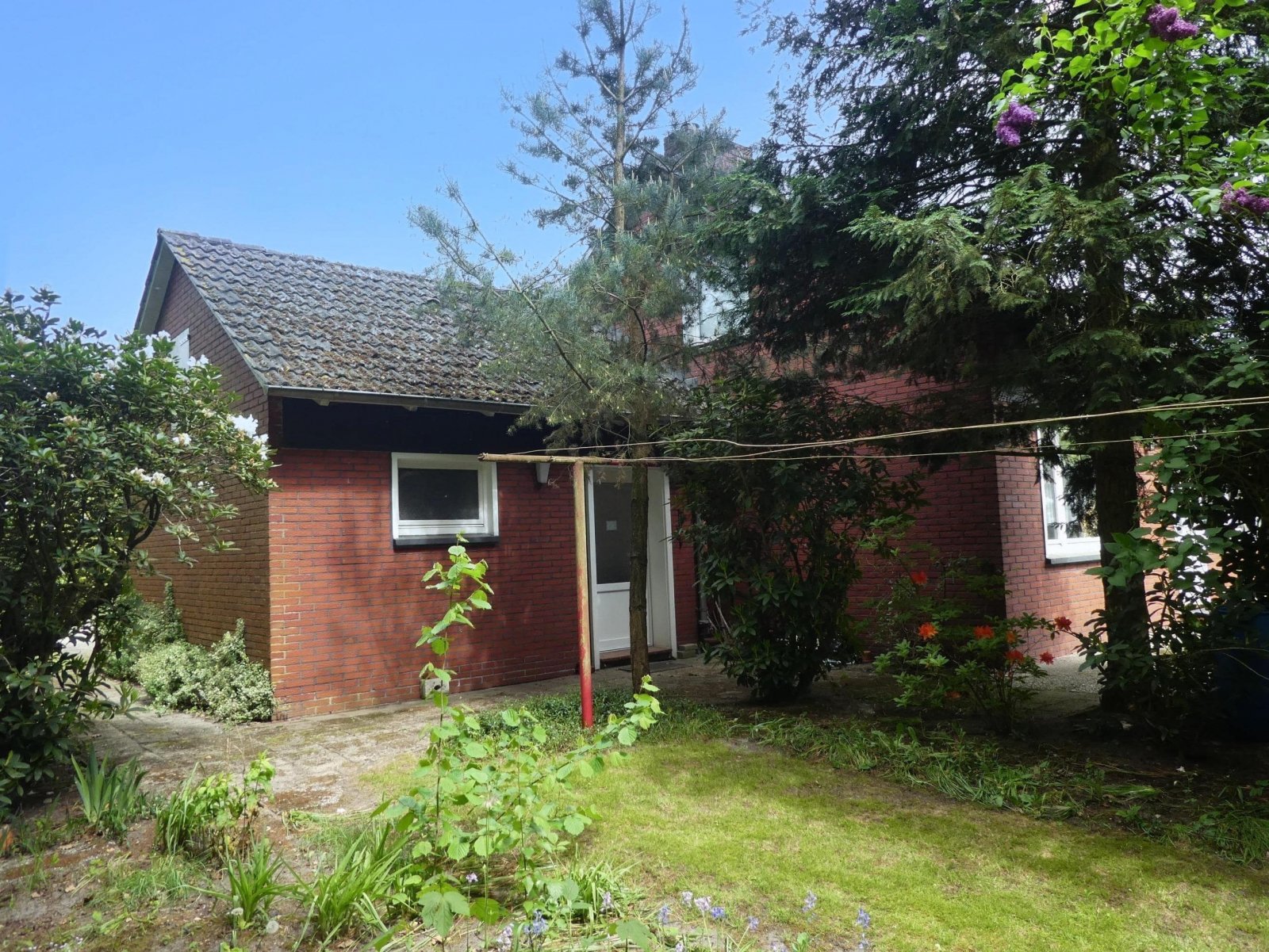 Gartenansicht/Garage