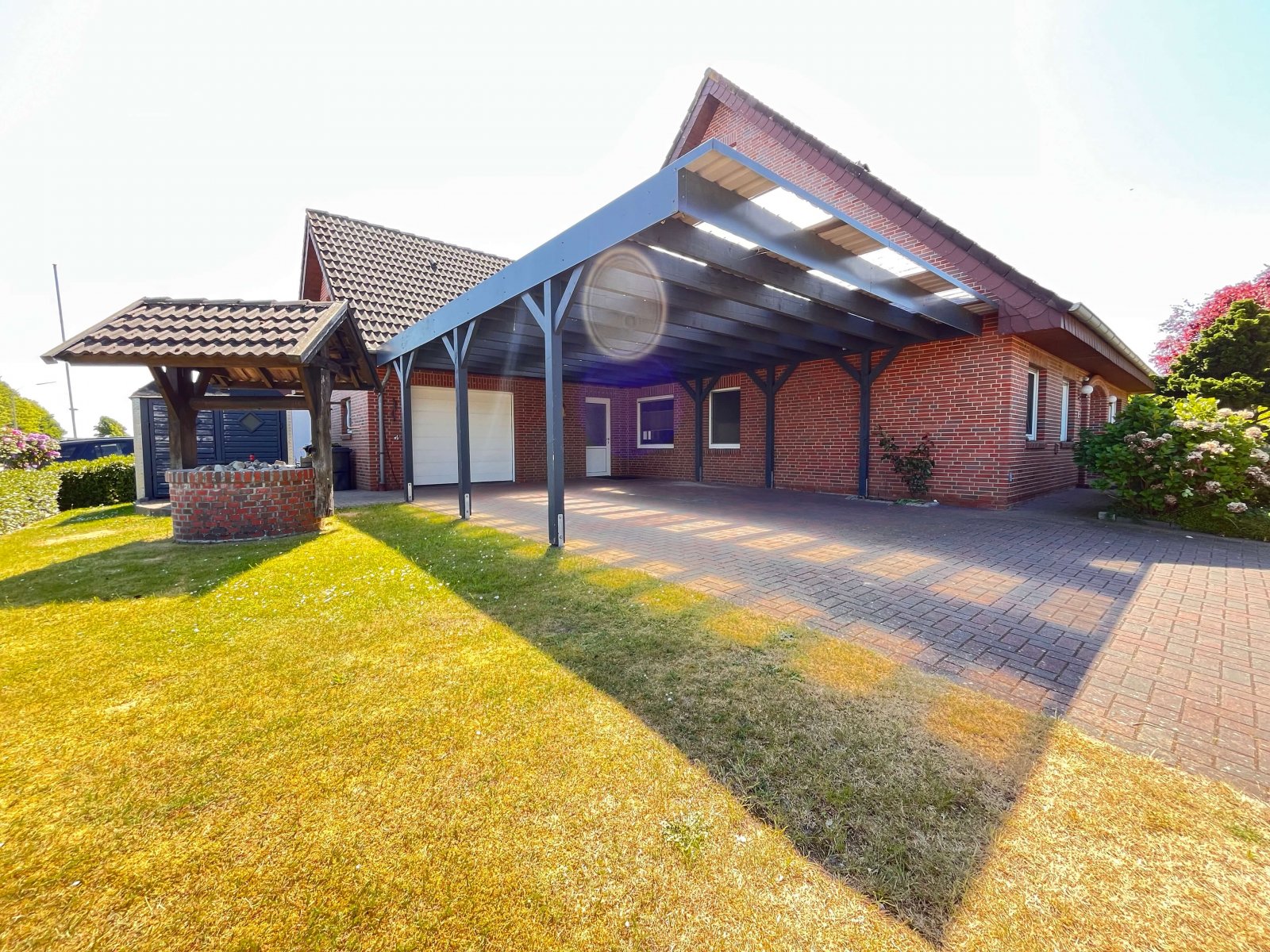 Carport und Garage