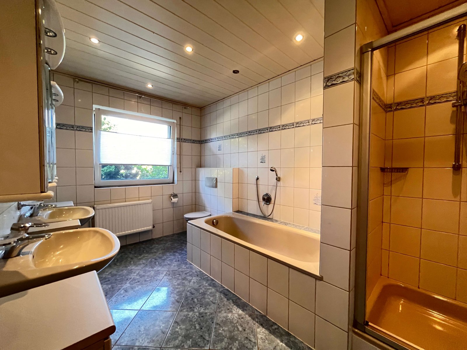 Badezimmer EG