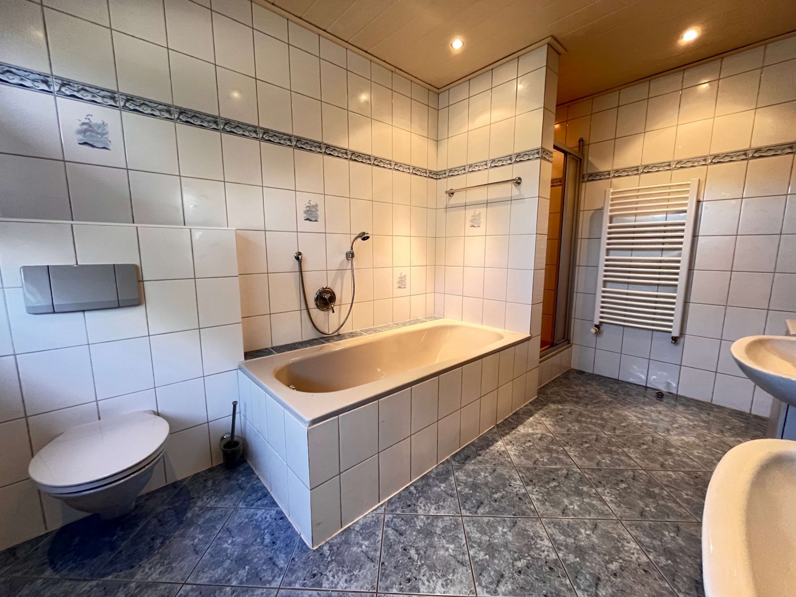 Badezimmer EG