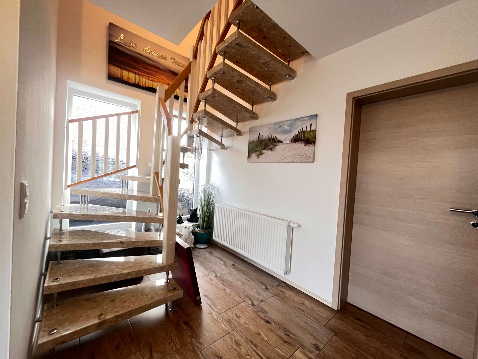 Flur Treppe zum OG