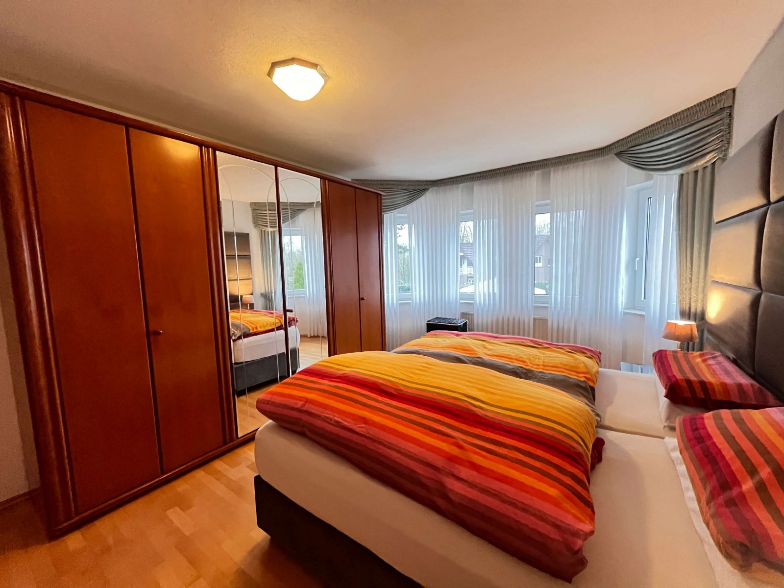 Schlafzimmer mi Erker