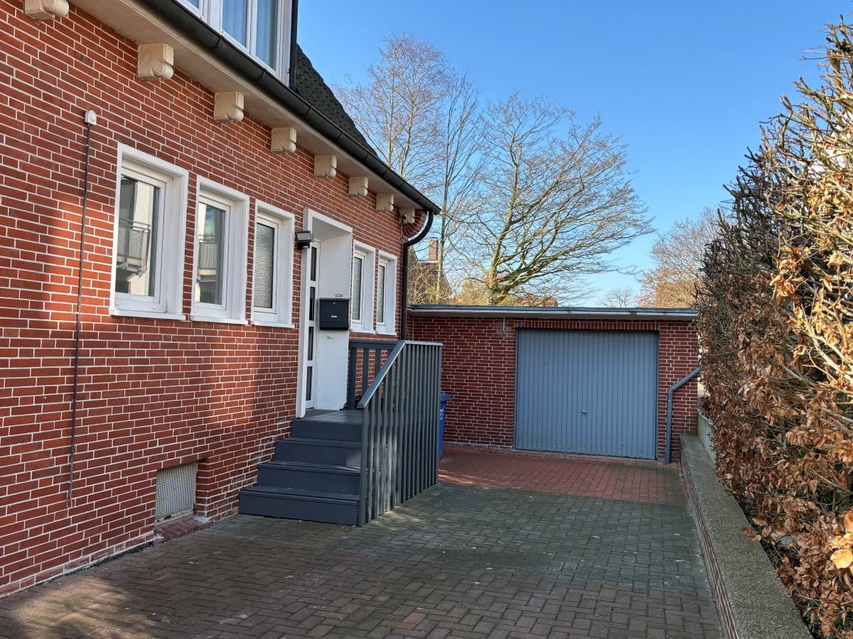Eingangsbereich und Garage