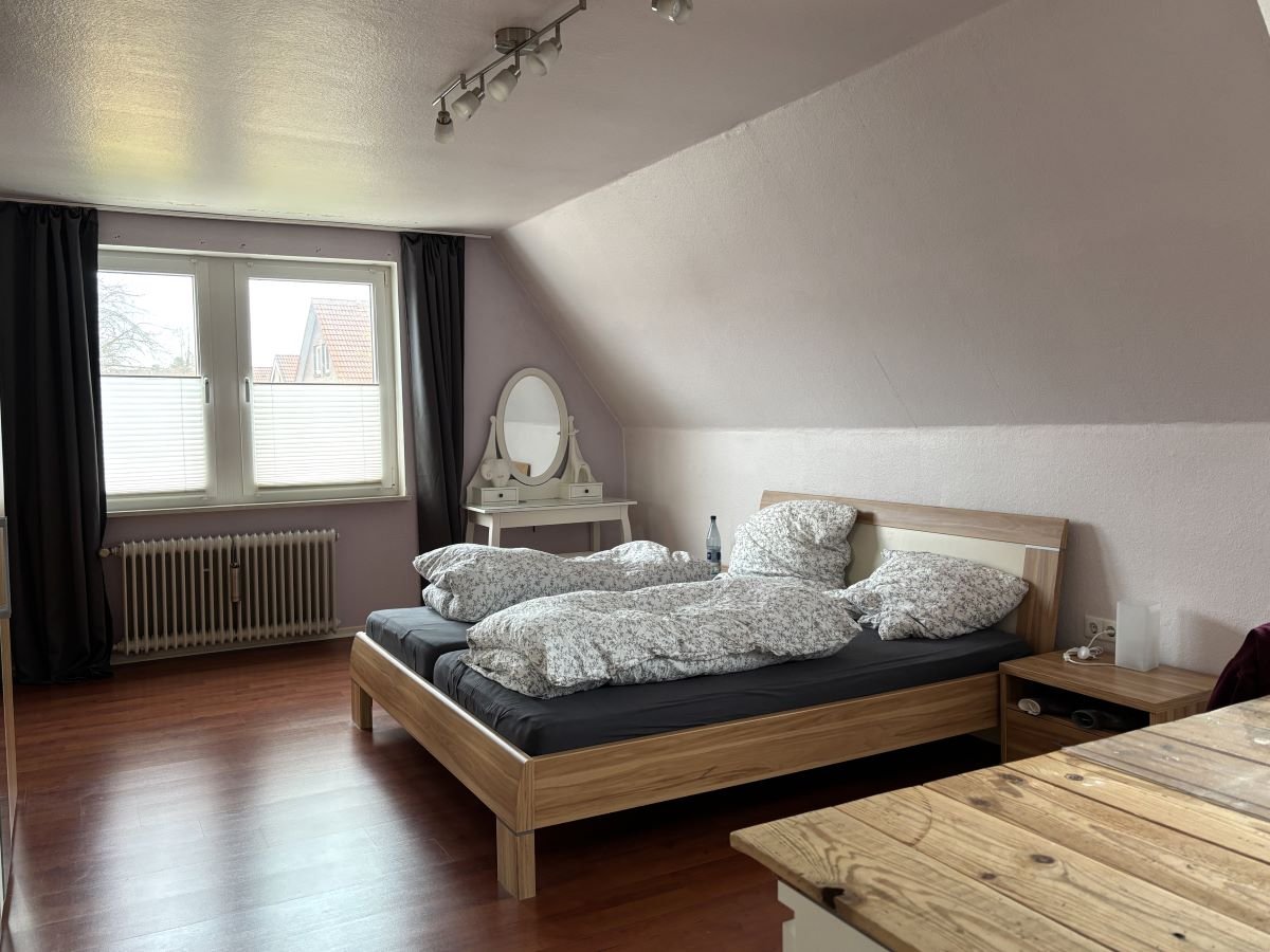 Schlafzimmer 1