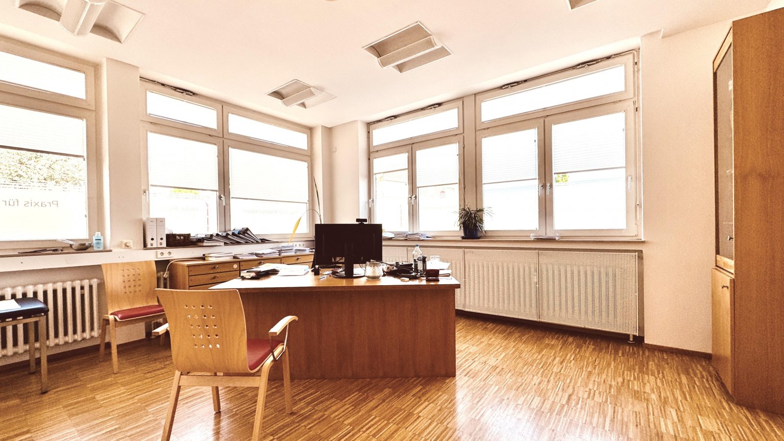 Büro / Behandlung