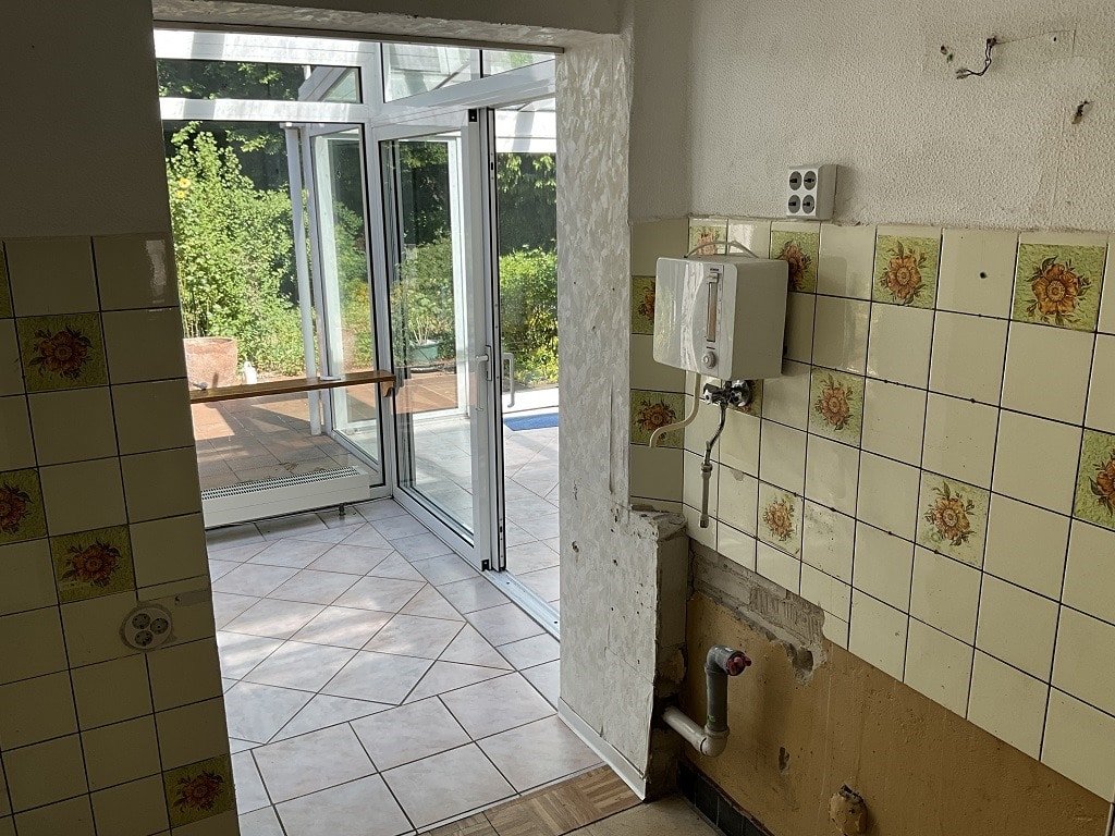 Küche mit Zugang zum Wintergarten