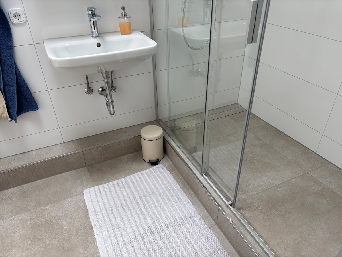 modernes Duschbad