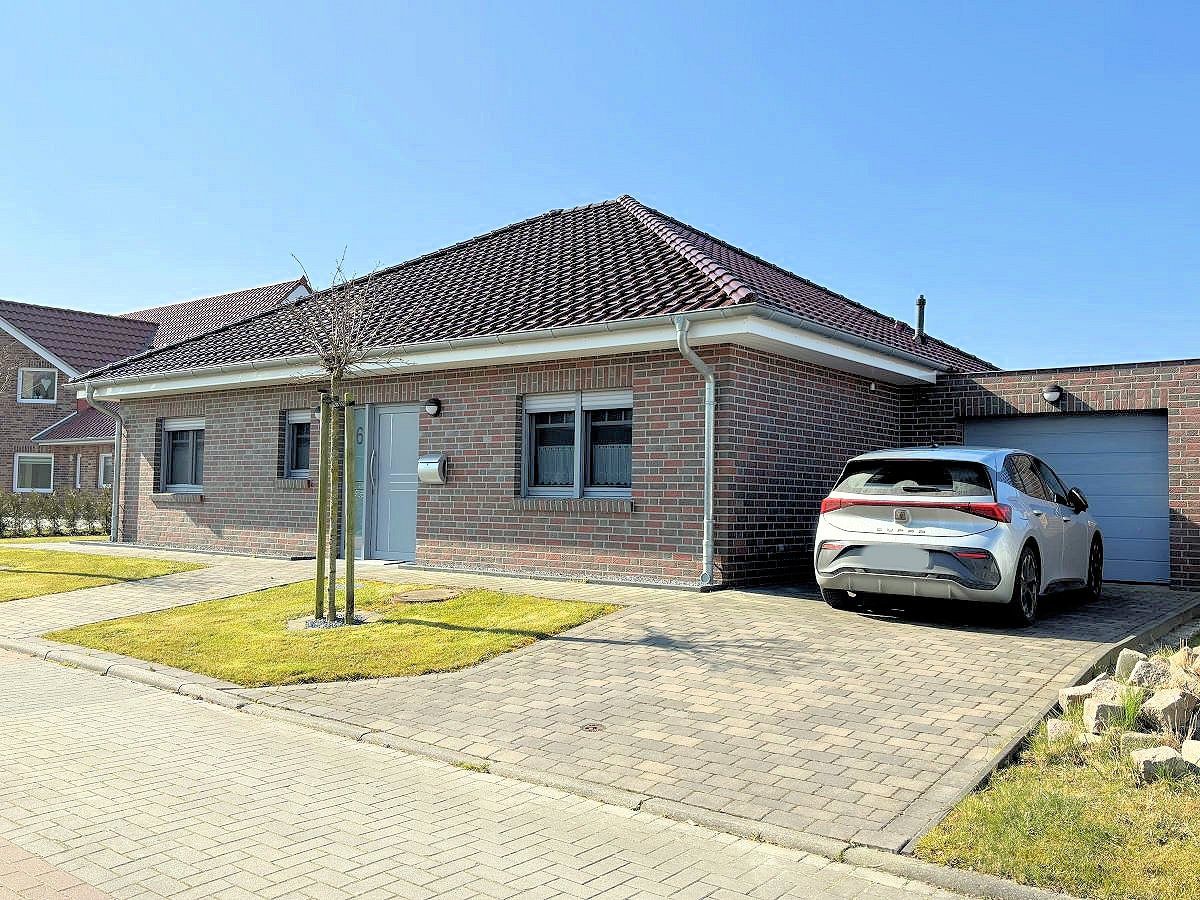 leicht erhöht gelegenes Wohnhaus