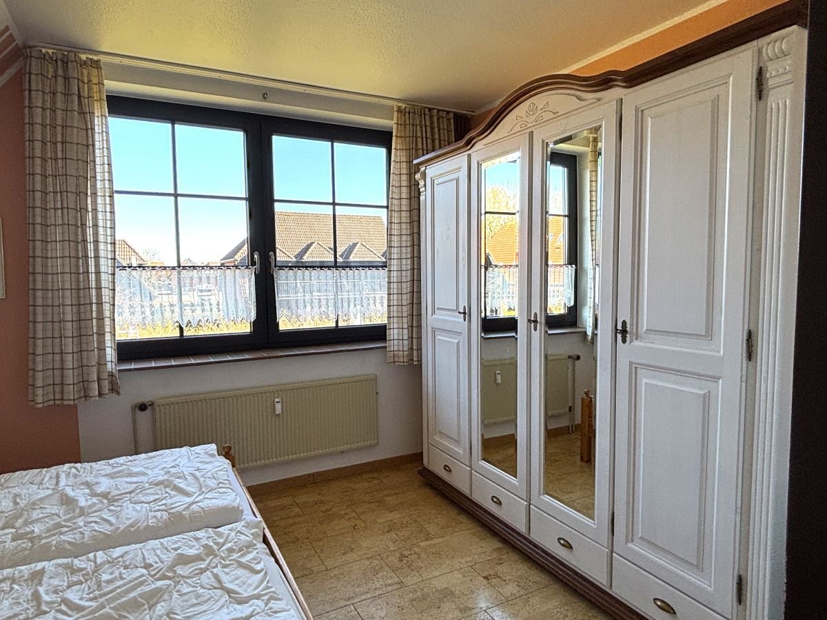 großer Kleiderschrank