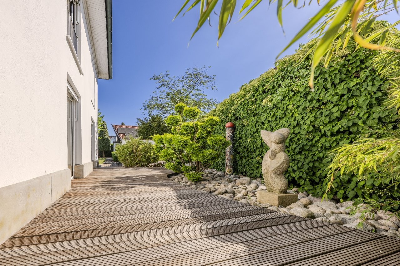 seitliche Terrasse