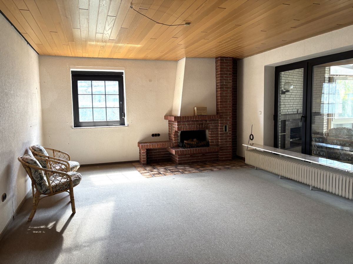 Wohnzimmer mit Kamin