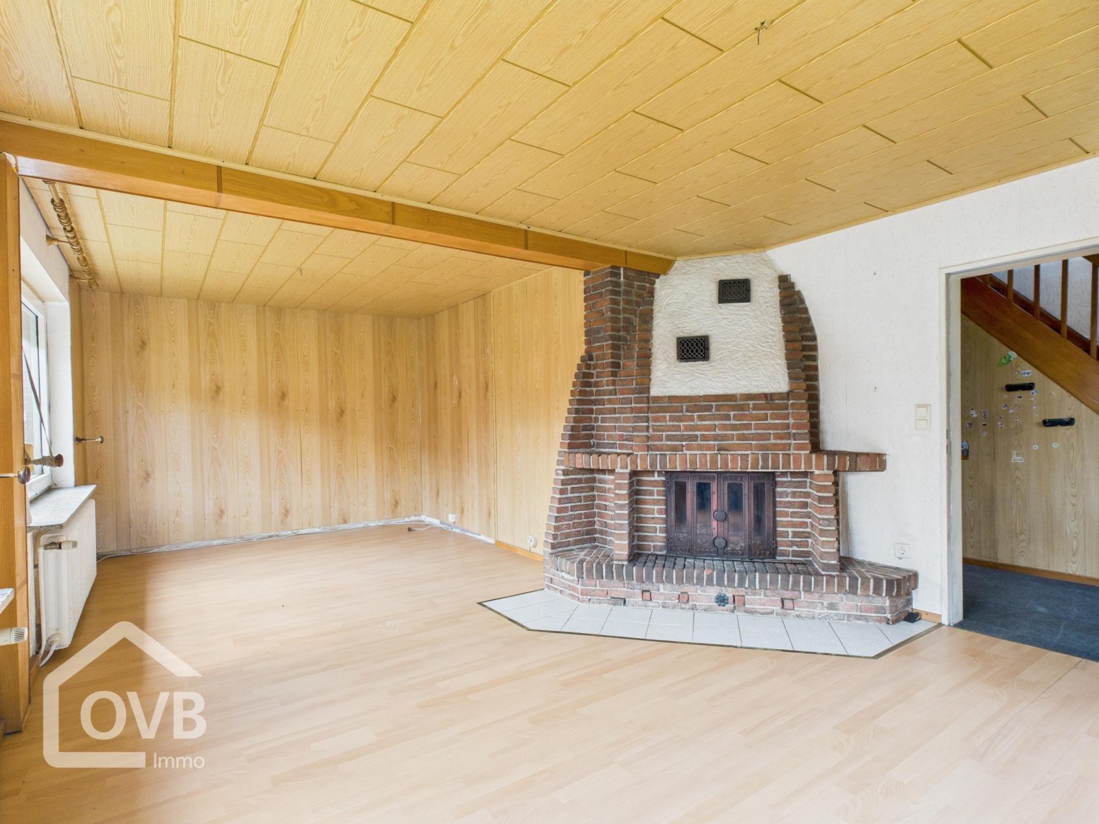 Wohnzimmer mit Kamin