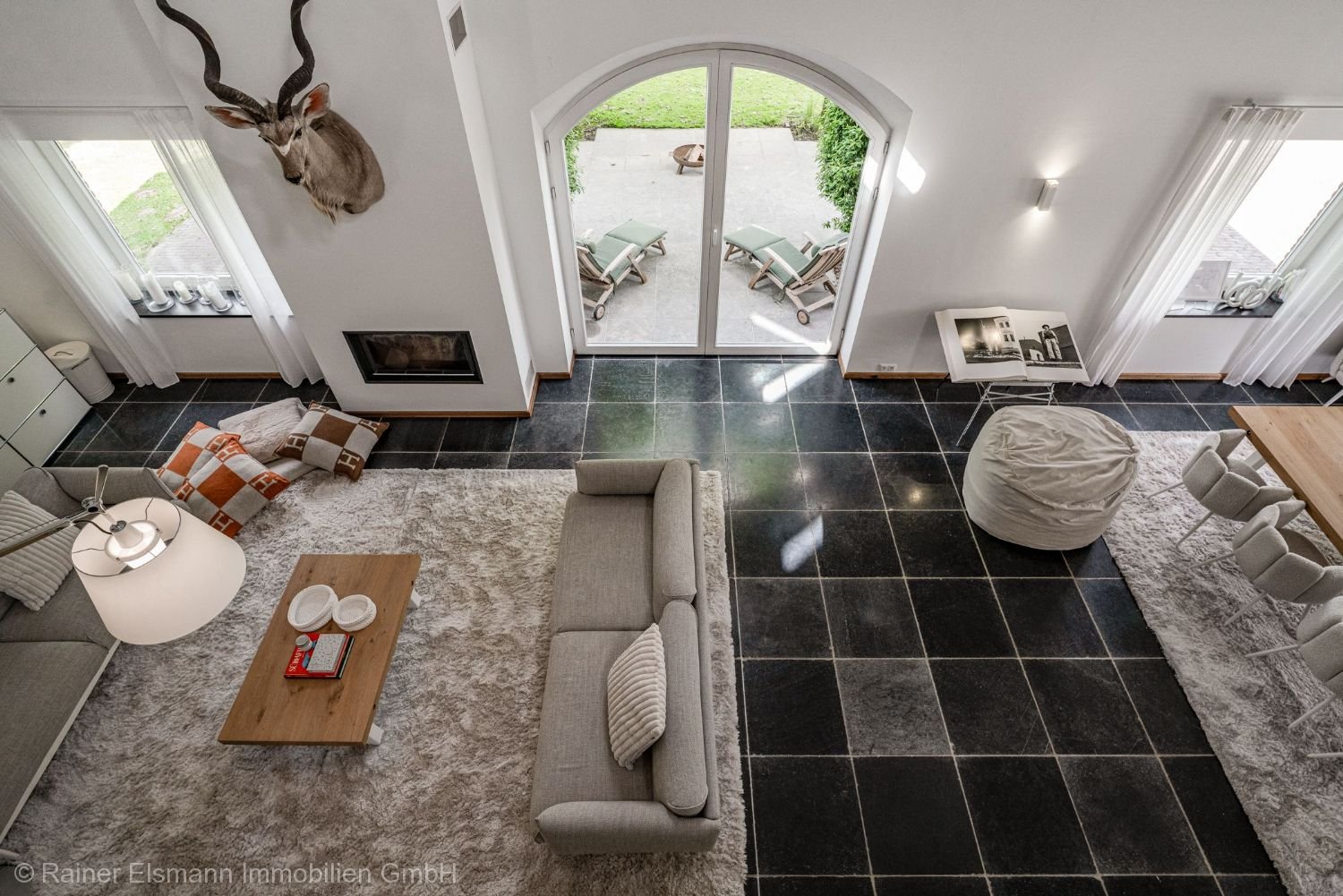 Blick in Galerie von Wohn-/Essbereich