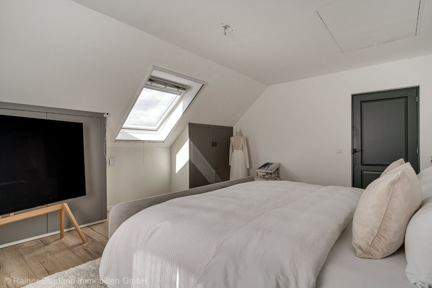 Schlafzimmer 1 DG
