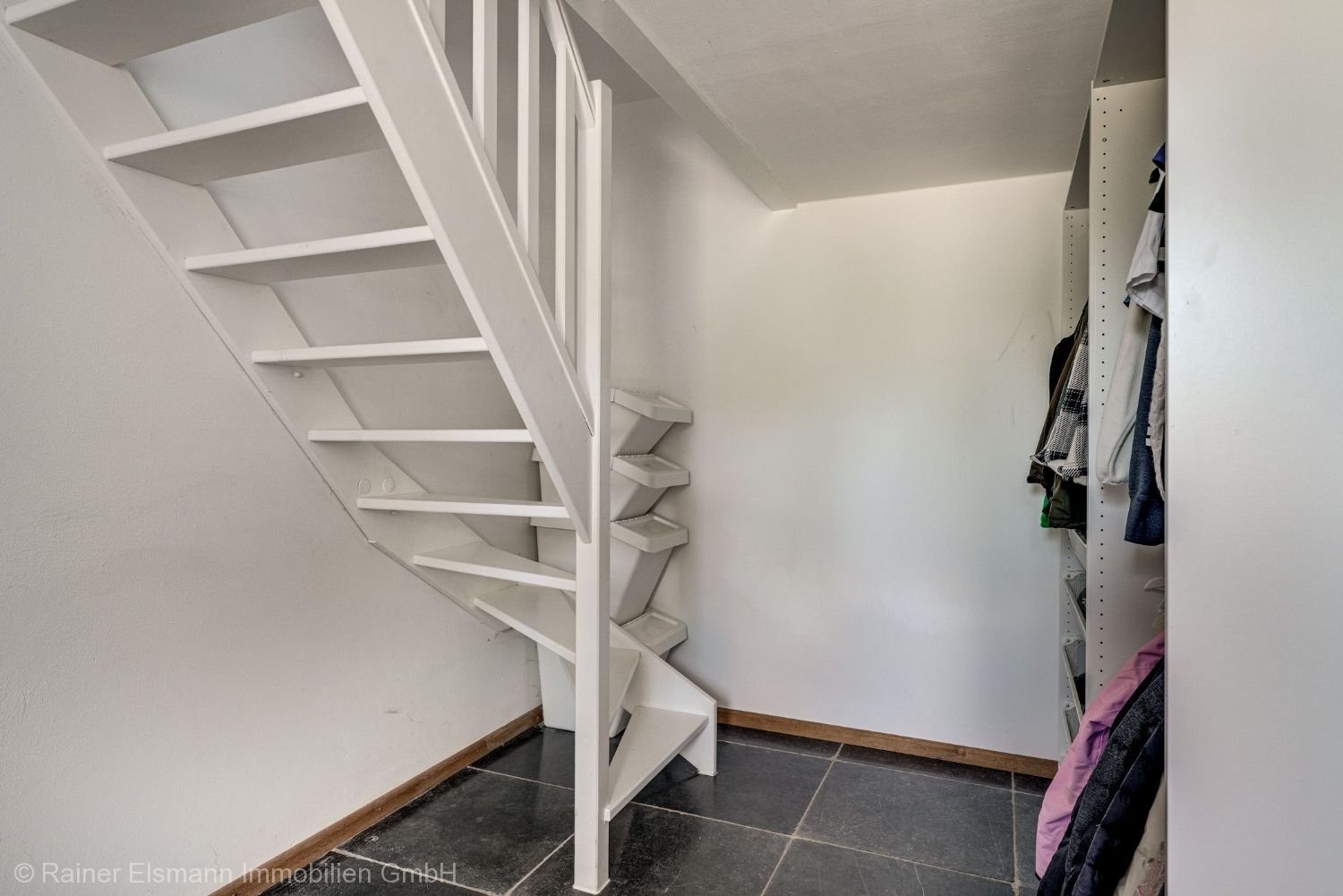 Zugang zu Einliegerwohnung durch Waschküche