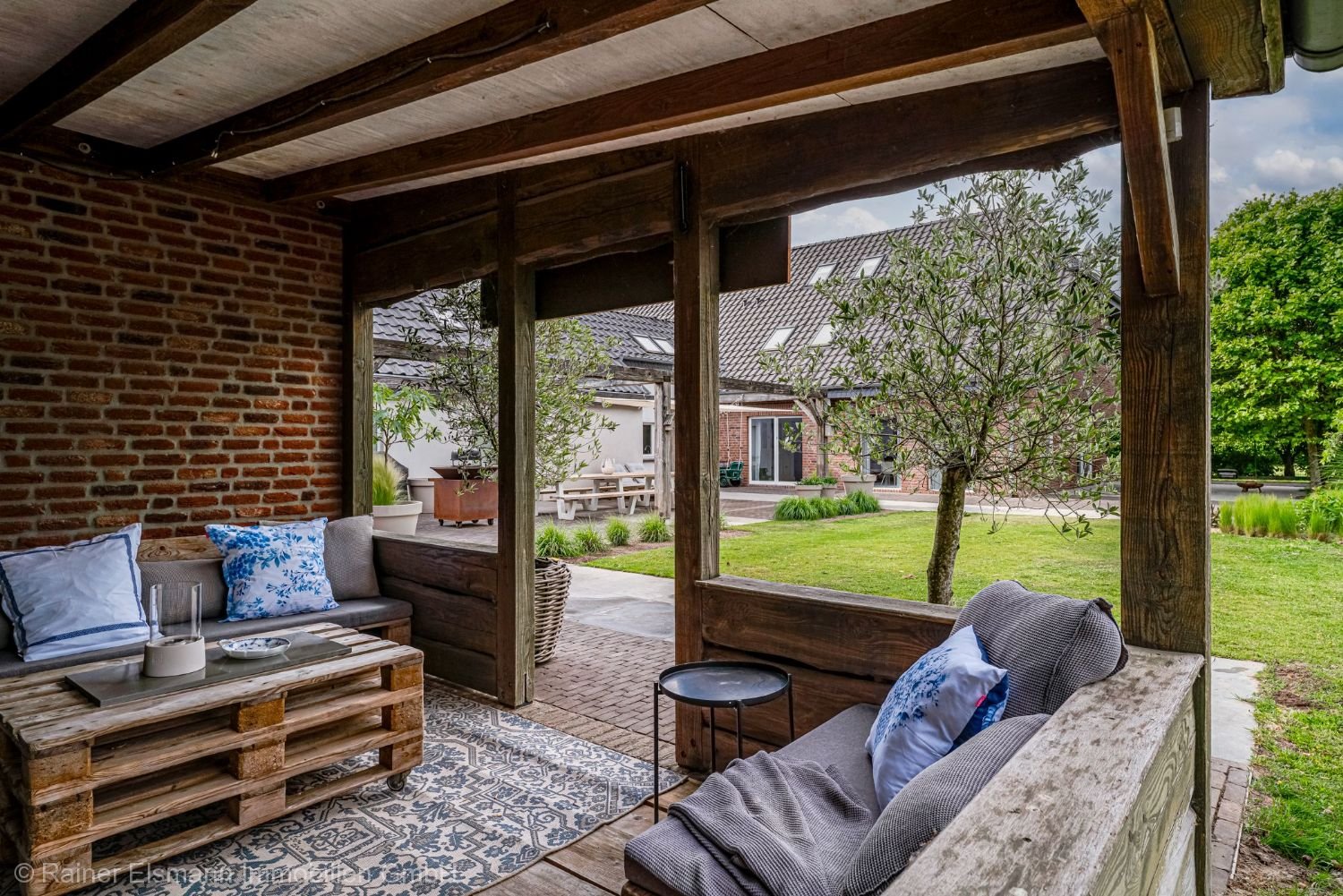 Nebenterrasse