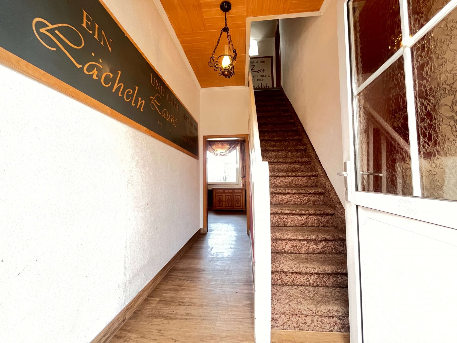 Flur Treppe zum OG