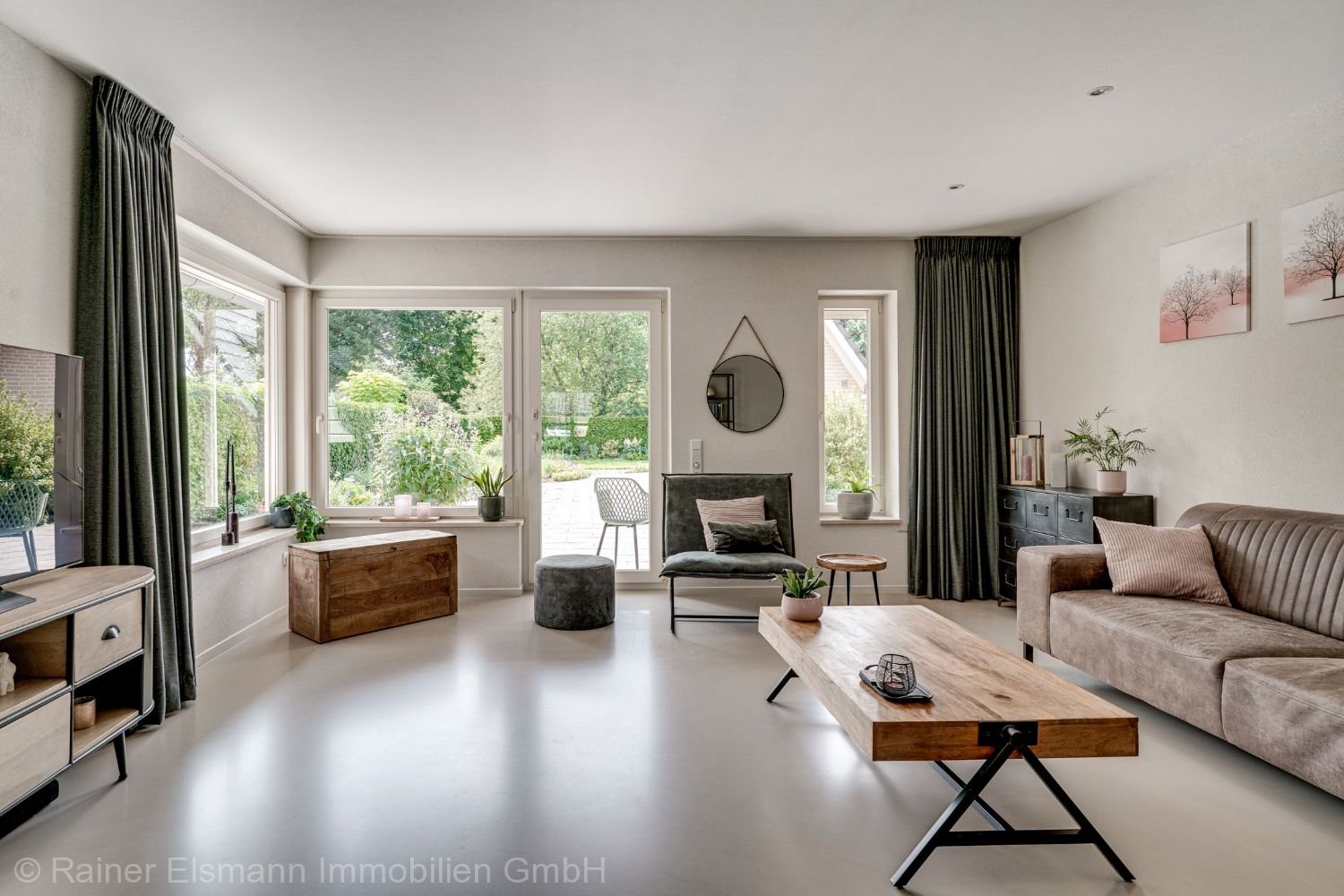 Wohnbereich mit Blick Garten