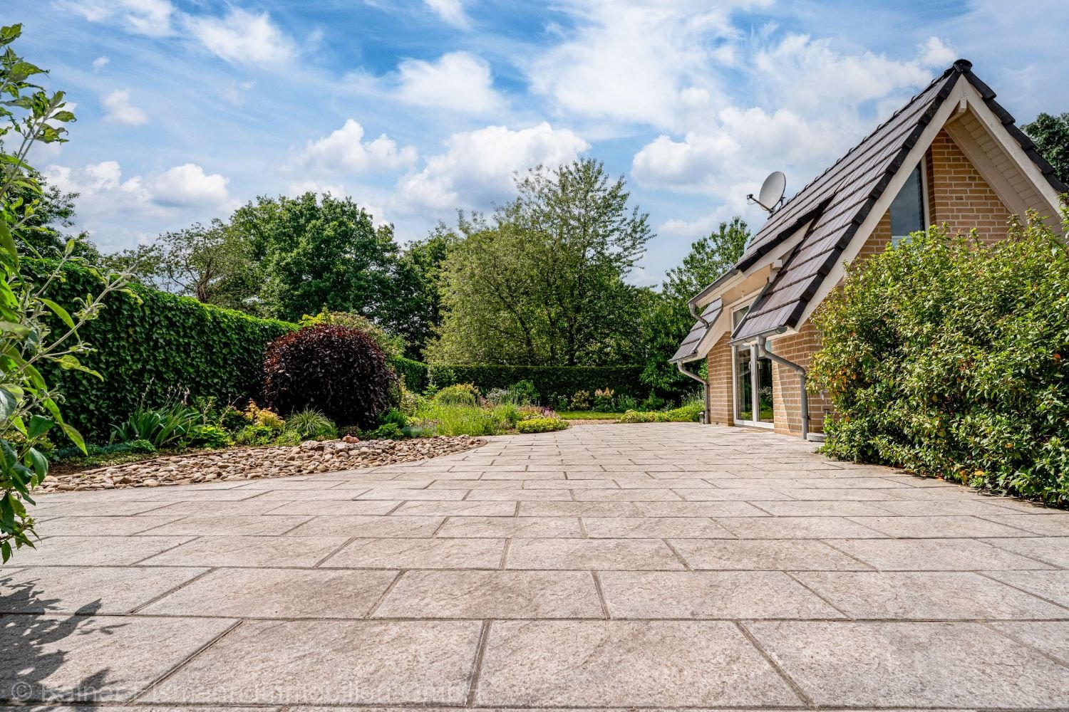 Große Terrasse - Gartenblick
