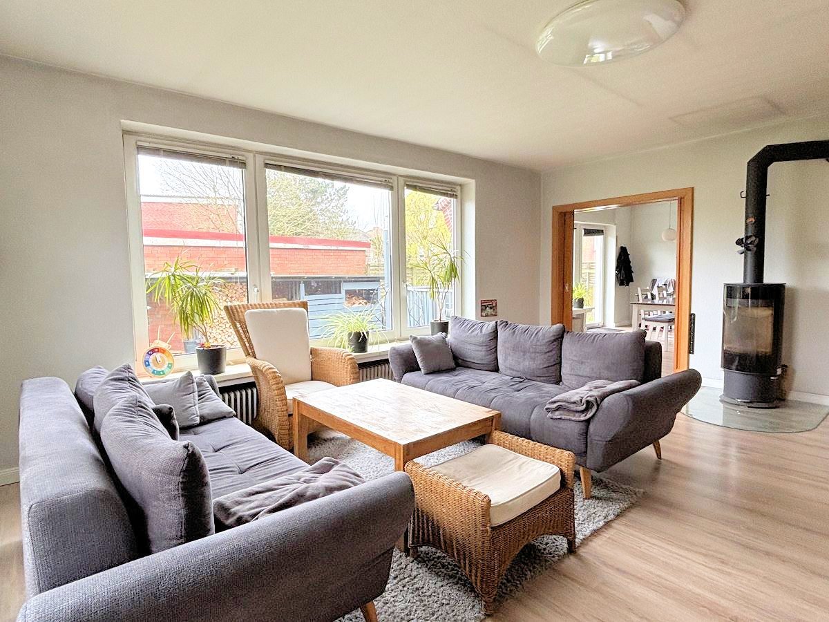 Wohnzimmer mit Kaminofen von 2016
