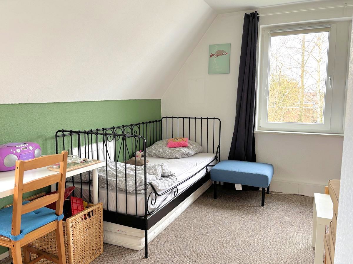 schönes Kinderzimmer im Dachgeschoss
