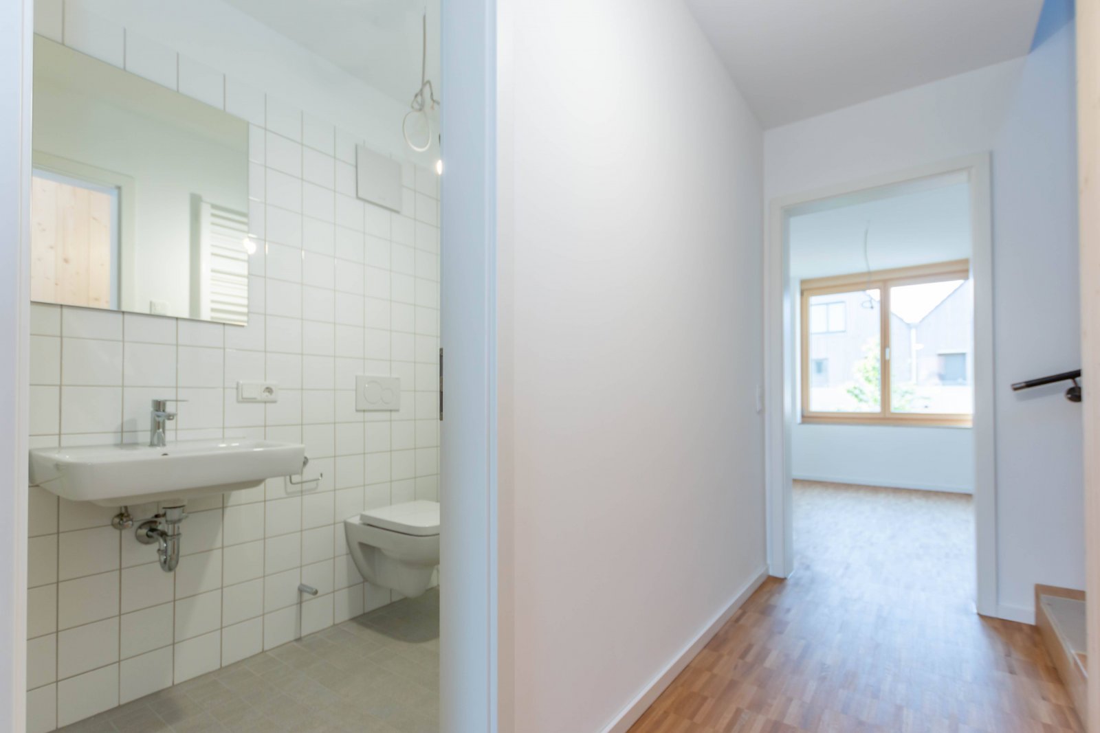 Flur 1. OG und Badezimmer