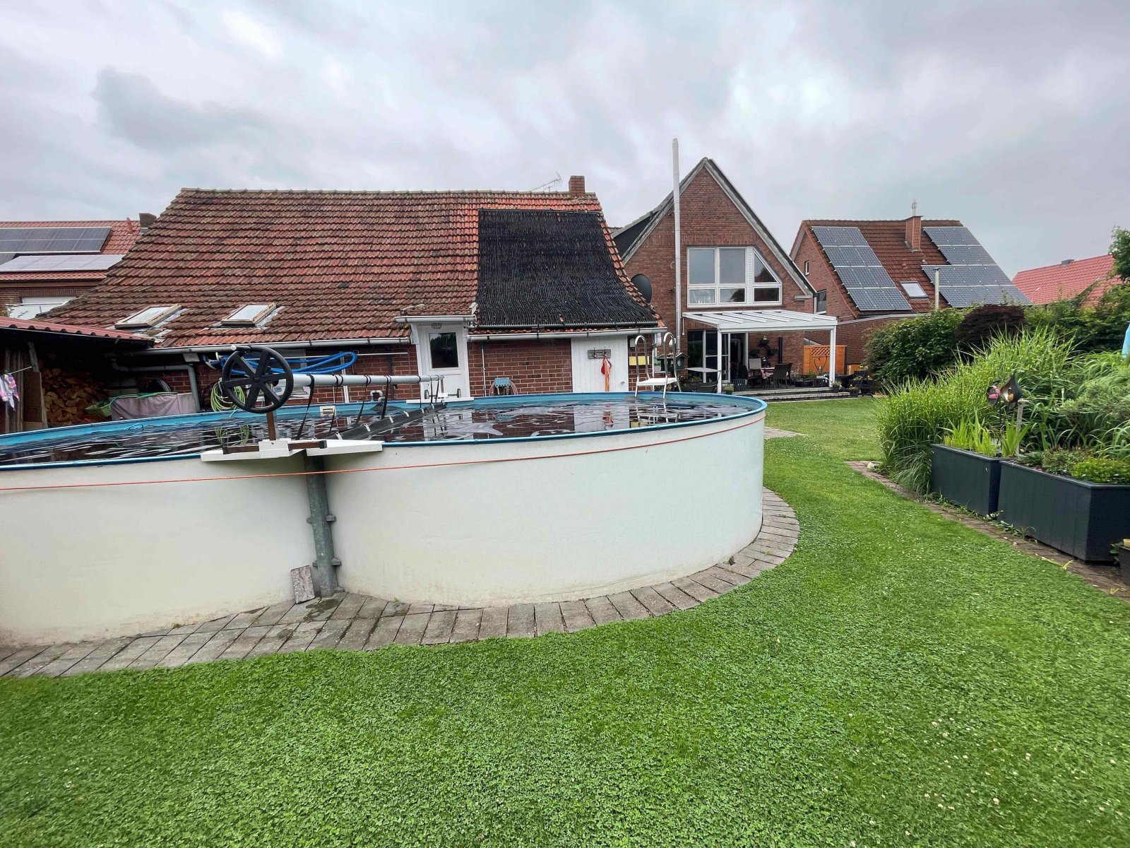 Garten mit Pool