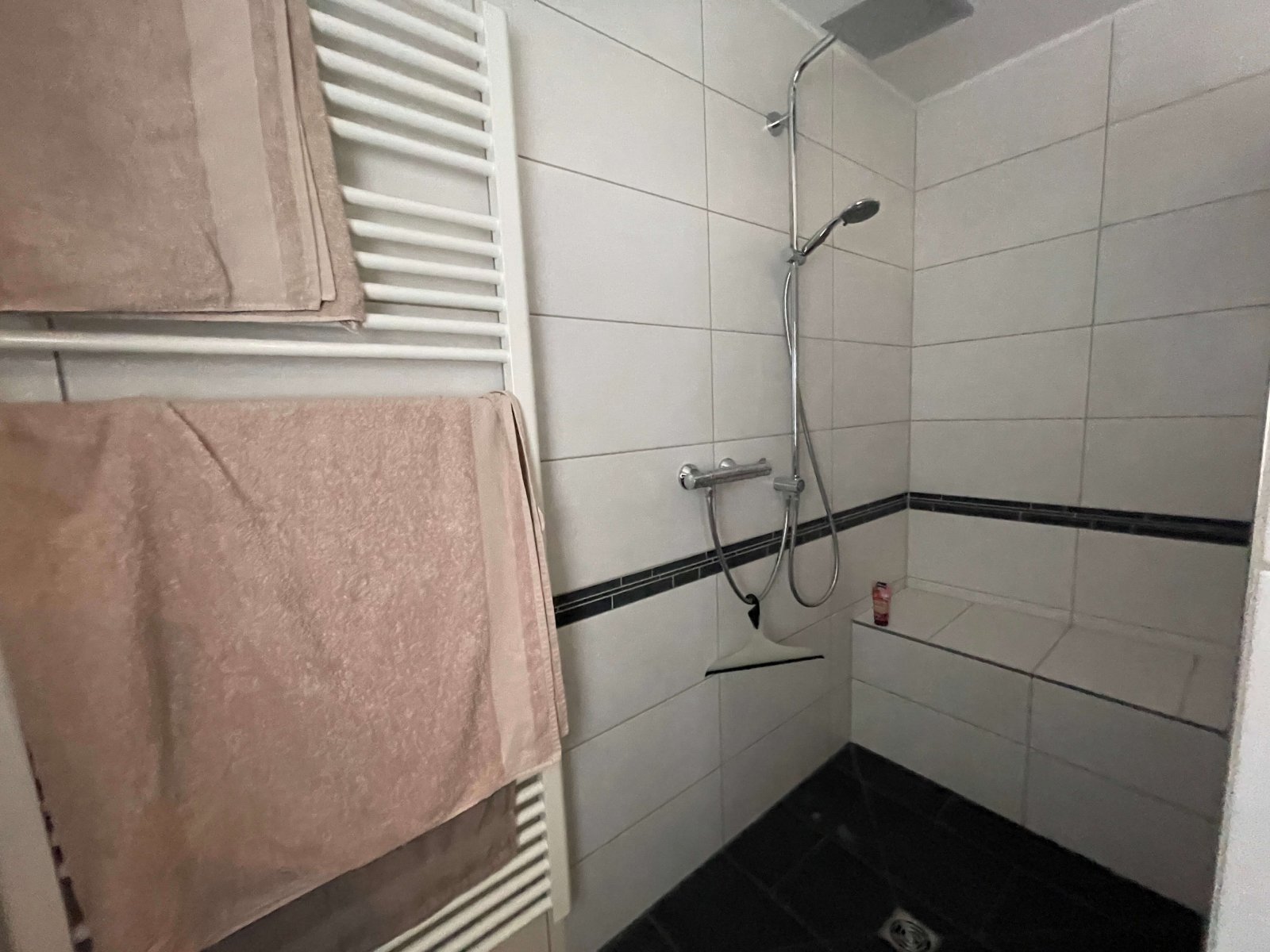 Große Dusche