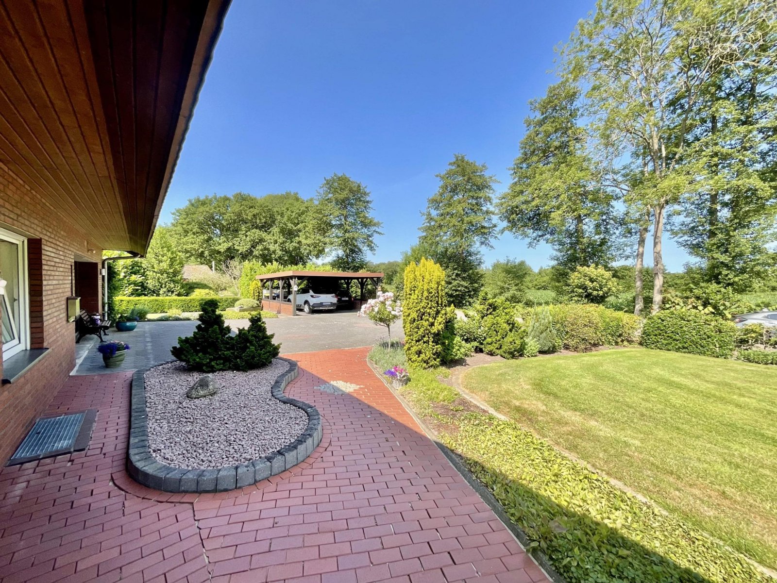 Garten m. Carport