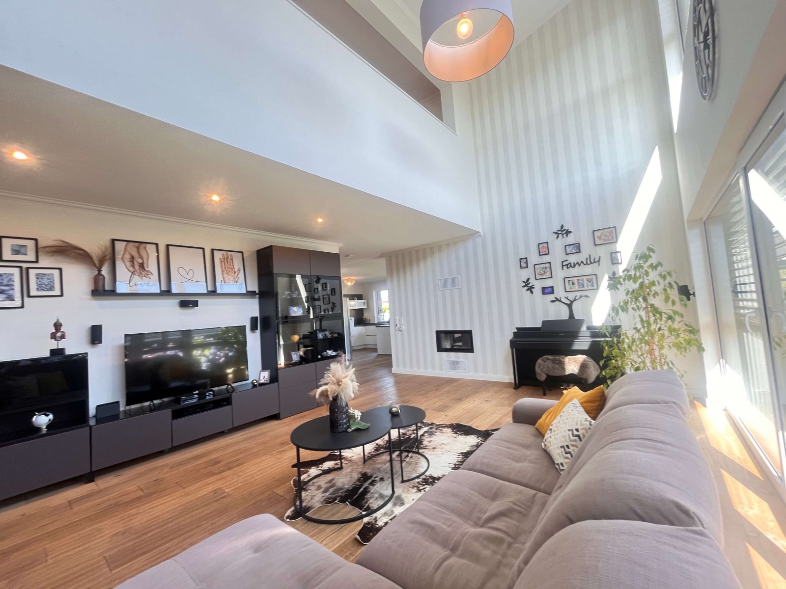 Wohnzimmer mit Galerie