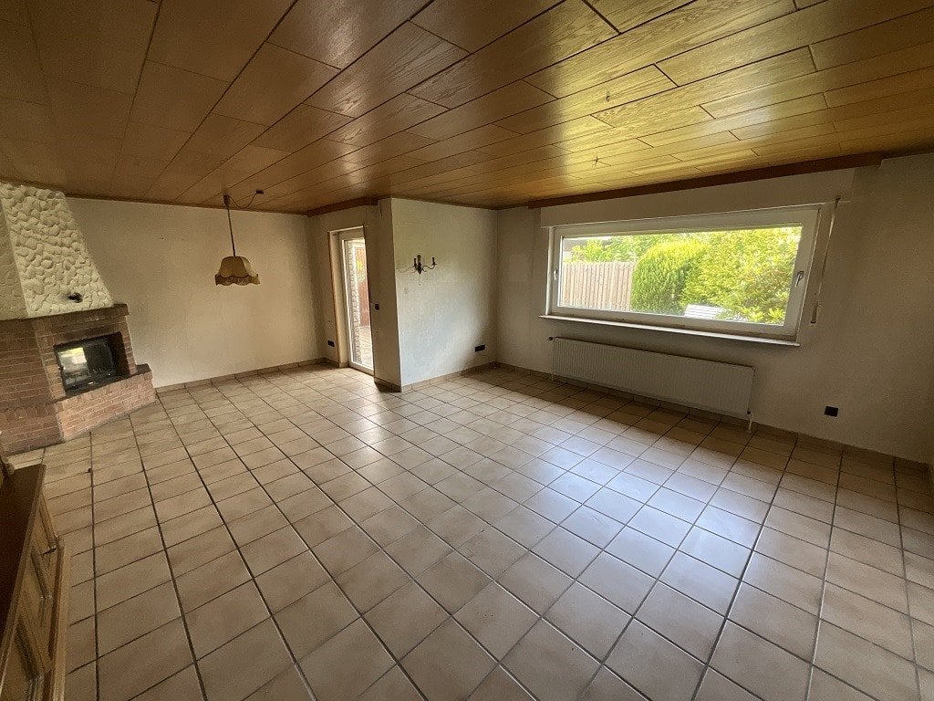 Wohnzimmer mit Zugang zur Terrasse